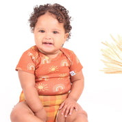 Body Bebê/Infantil Manga Curta Unissex - Algodão Stretch Estampa Exclusiva | Sol e Arco-Iris