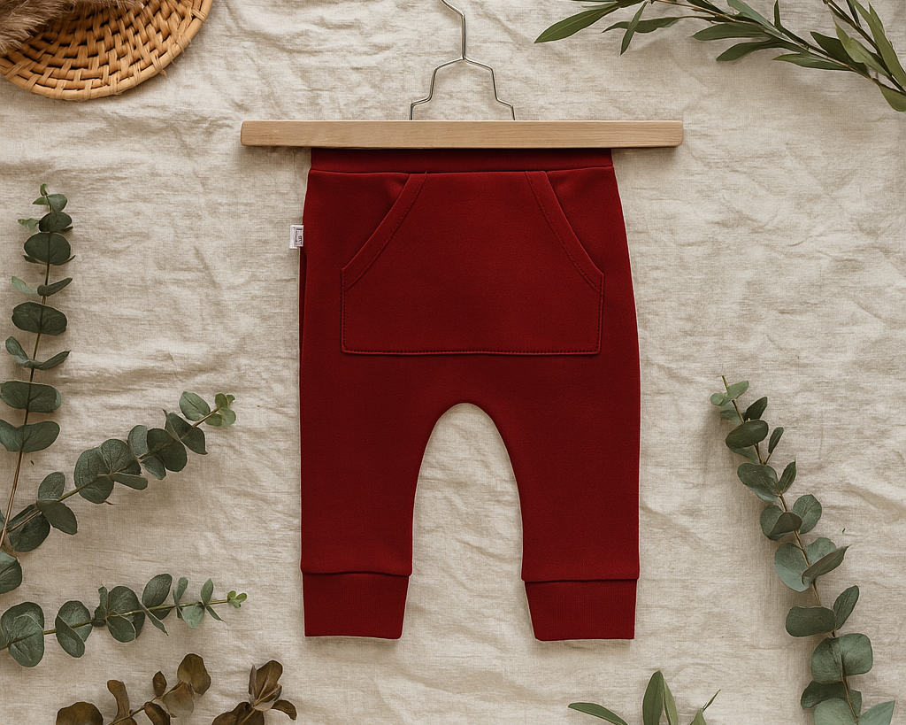 Calças confortáveis e estilosas para bebês da Coleção Calças da Means Love Baby, projetadas para atender às necessidades das mães modernas.