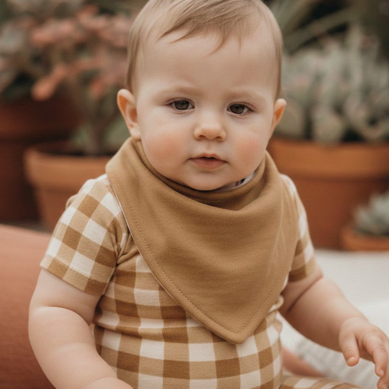 Bandana Babador Bebê Super Absorvente Forro Atoalhado Premium lisa cor bege classico