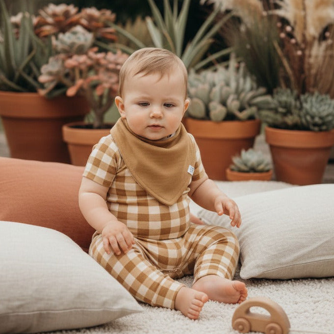 Bandana Babador Bebê Super Absorvente Forro Atoalhado Premium lisa cor bege classico