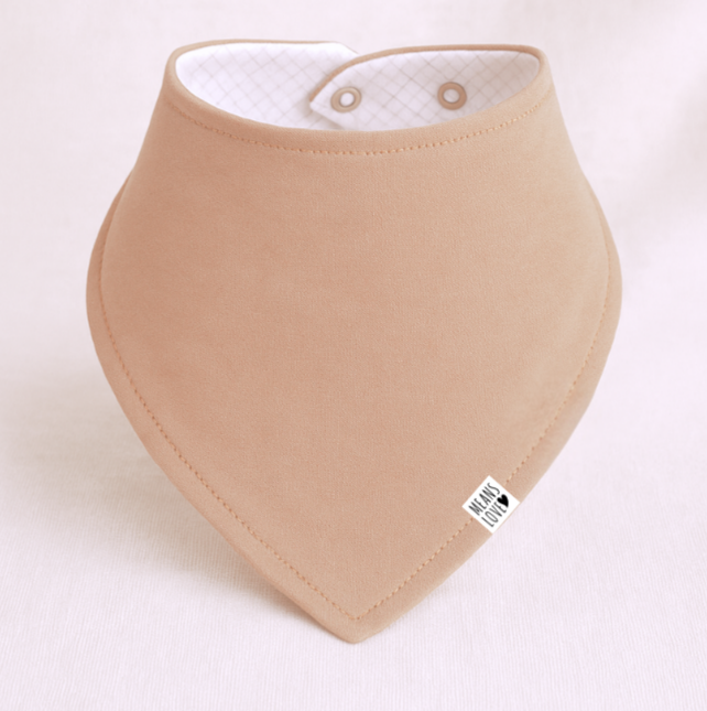 Bandana babador de bebê com forro atoalhado 100% algodão. Máxima absorção para babas e dentição. Conforto e proteção contra umidade na pele do seu recém-nascido.