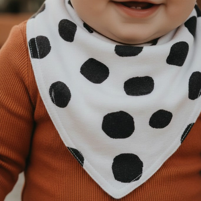 Bandana Babador Bebê Unissex – Algodão Premium Estampa Exclusiva | Huge Poá