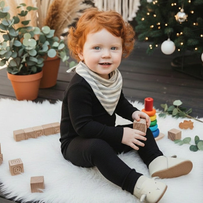 Bandana Babador Bebê Unissex –  Malha Algodão Estampada Exclusiva |  Listras Horizontais Cinza