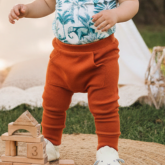 Calça Bebê/ Infantil Unissex Com Bolso Canguru - Algodão Premium Liso | Laranja