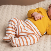 Calça Recém-Nascido com Pezinho Unissex – Algodão Premium Estampa Exclusiva | Listras Amarelas