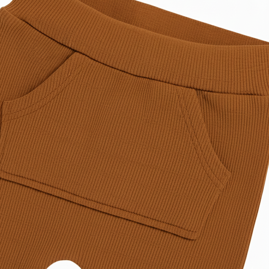 Calça Bebe e Infantil Bolsão Canguru Unissex Algodao Canelado Premium Liso Caramelo flat lay