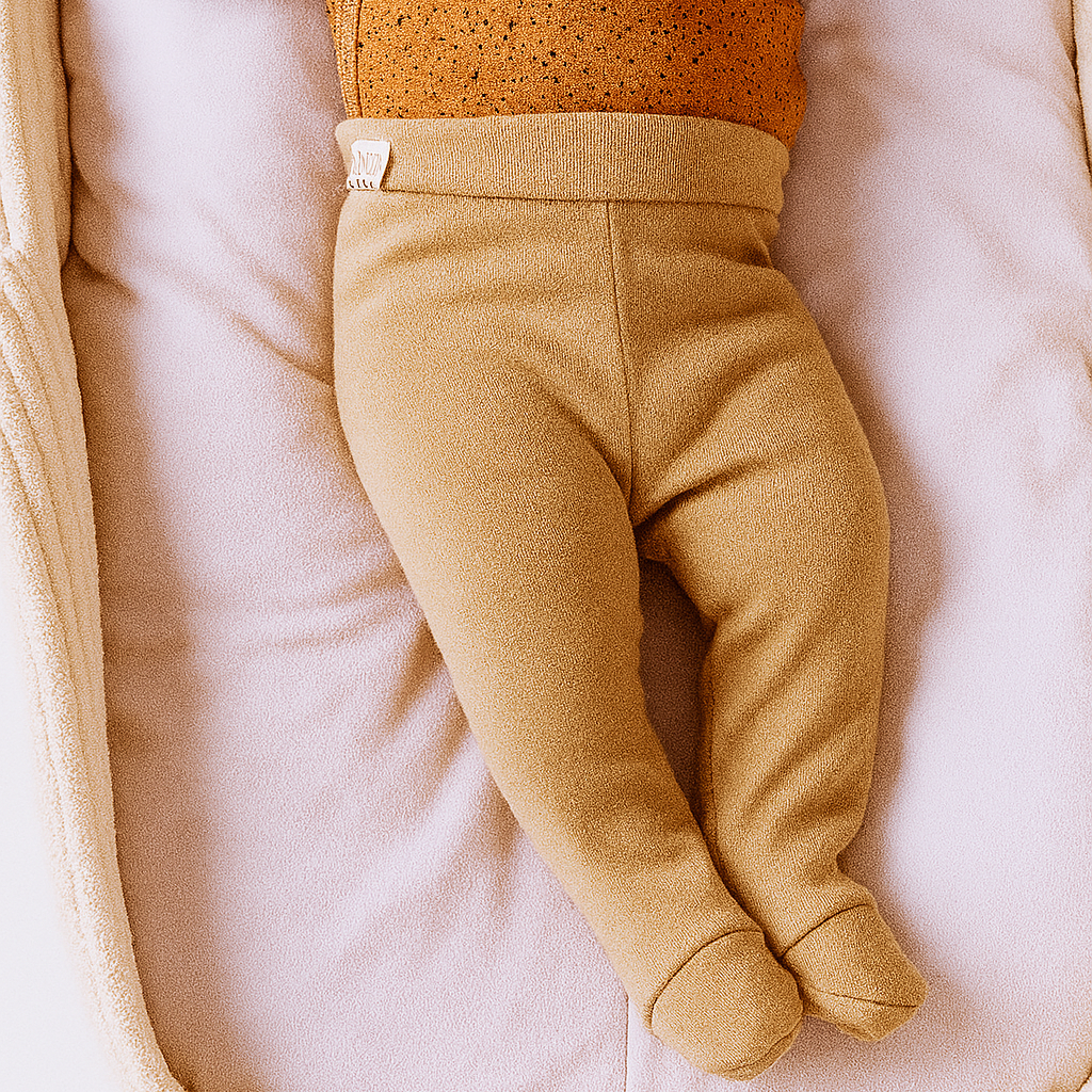 Calça Recém-Nascido com Pezinho Unissex – Algodão Premium Liso | Bege