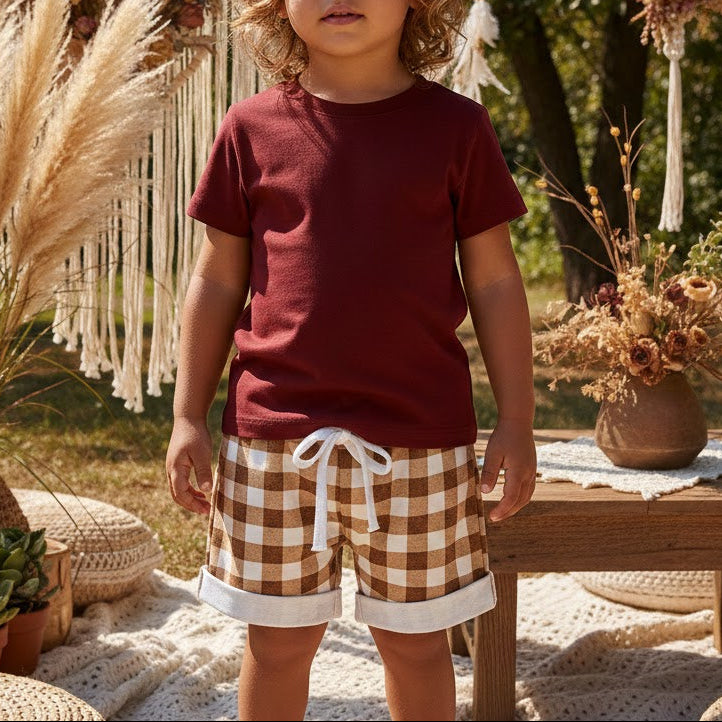 Camiseta Bebê e Infantil Manga Curta Unissex merlot menino vestindo 