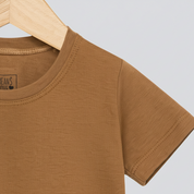 Camiseta bebe infantil 100 por cento algodao lisa means love baby cor marrom claro detalhe