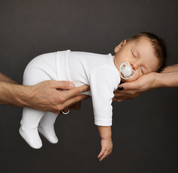 Kit Body Kimono + Calça com Pezinho – Recém-Nascido à 3 Meses | Algodão Canelado - Branco Puro
