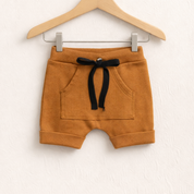 Bermuda Bolsão Canguru – Algodão Canelado | Caramelo