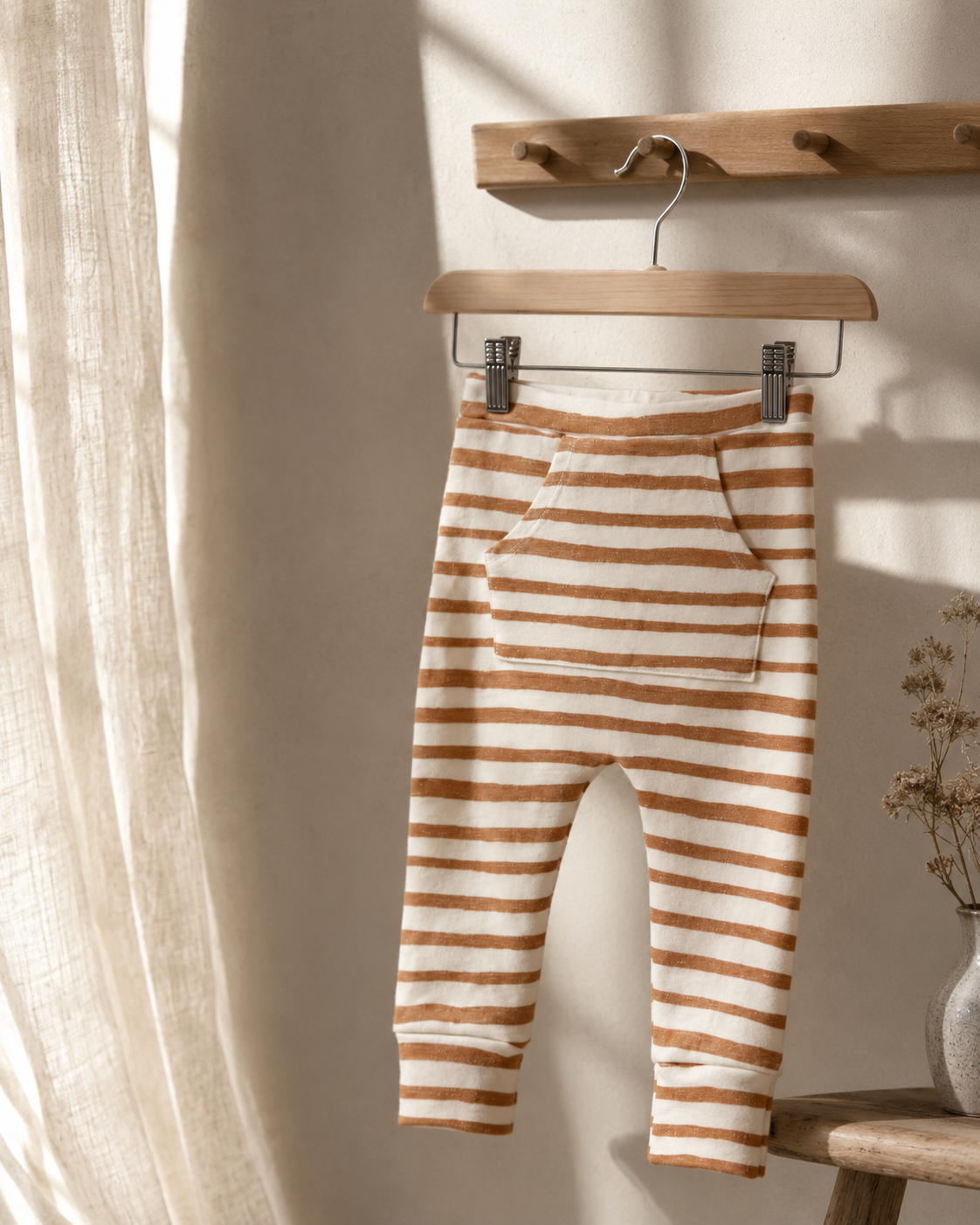 Calça Bolsão Canguru - Algodão Premium | Listras Amarelas
