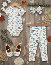 Conjunto 3 Peças Floral Vintage Tons de Azul: Body Manga Curta + Legging + Par de Presilha de Cabelo