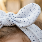 Laço de Cabelo Infantil Regulável – Algodão Stretch Estampa Exclusiva | Constelação