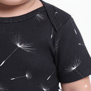 Body Bebê/Infantil Manga Curta Unissex - Algodão Premium Estampa Exclusiva | Dente de Leão