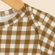 Body Infantil Unissex Manga Curta – Cotton Premium Estampa Exclusiva | Vichy Marrom Clássico