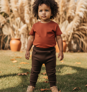 Calça Bebê e Infantil Unissex Com Bolso Canguru - Algodão Premium Liso | Marrom Clássico
