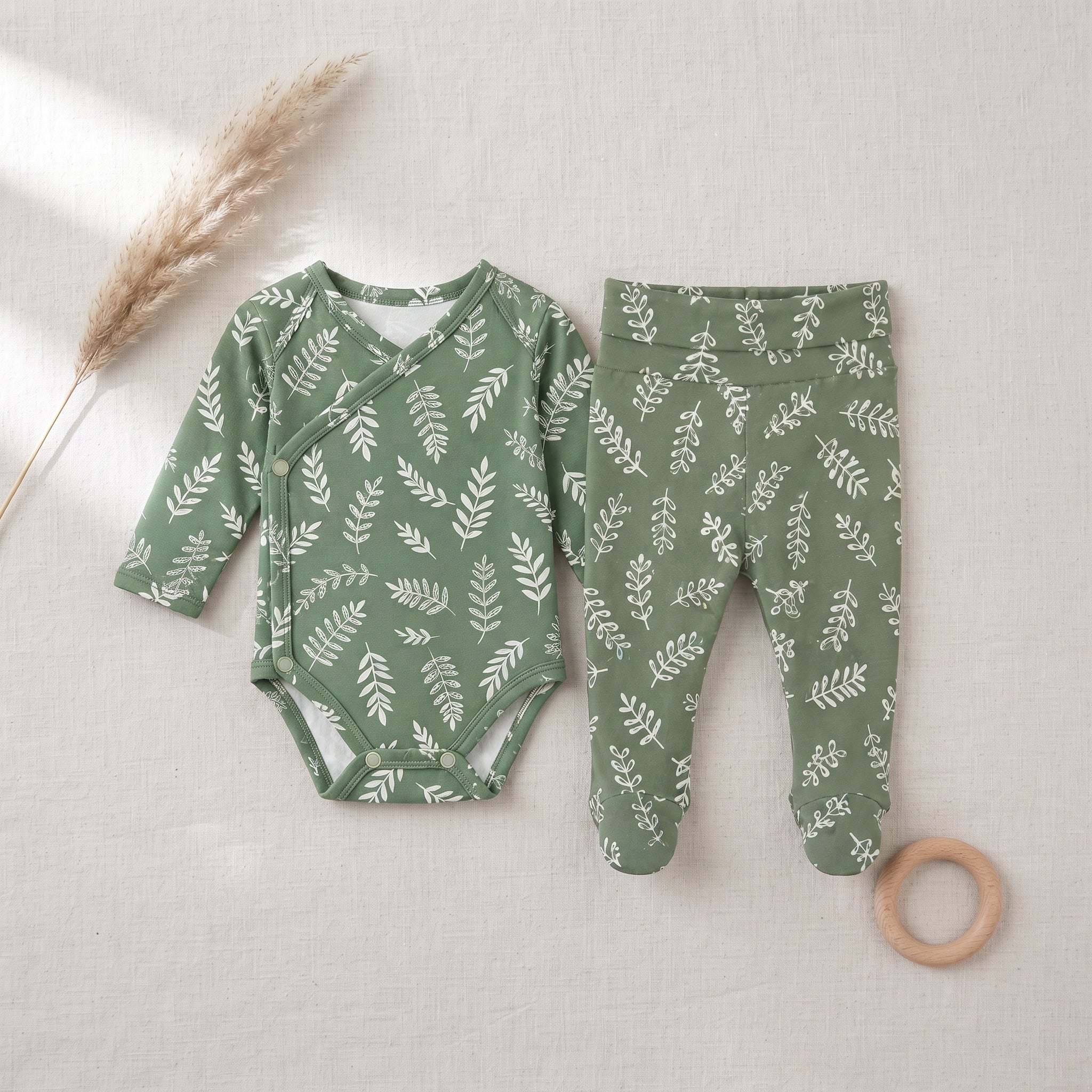 Conjunto Body Kimono + Calça com Pezinho – Recém-Nascido à 3 Meses | Oliveiras da Sorte