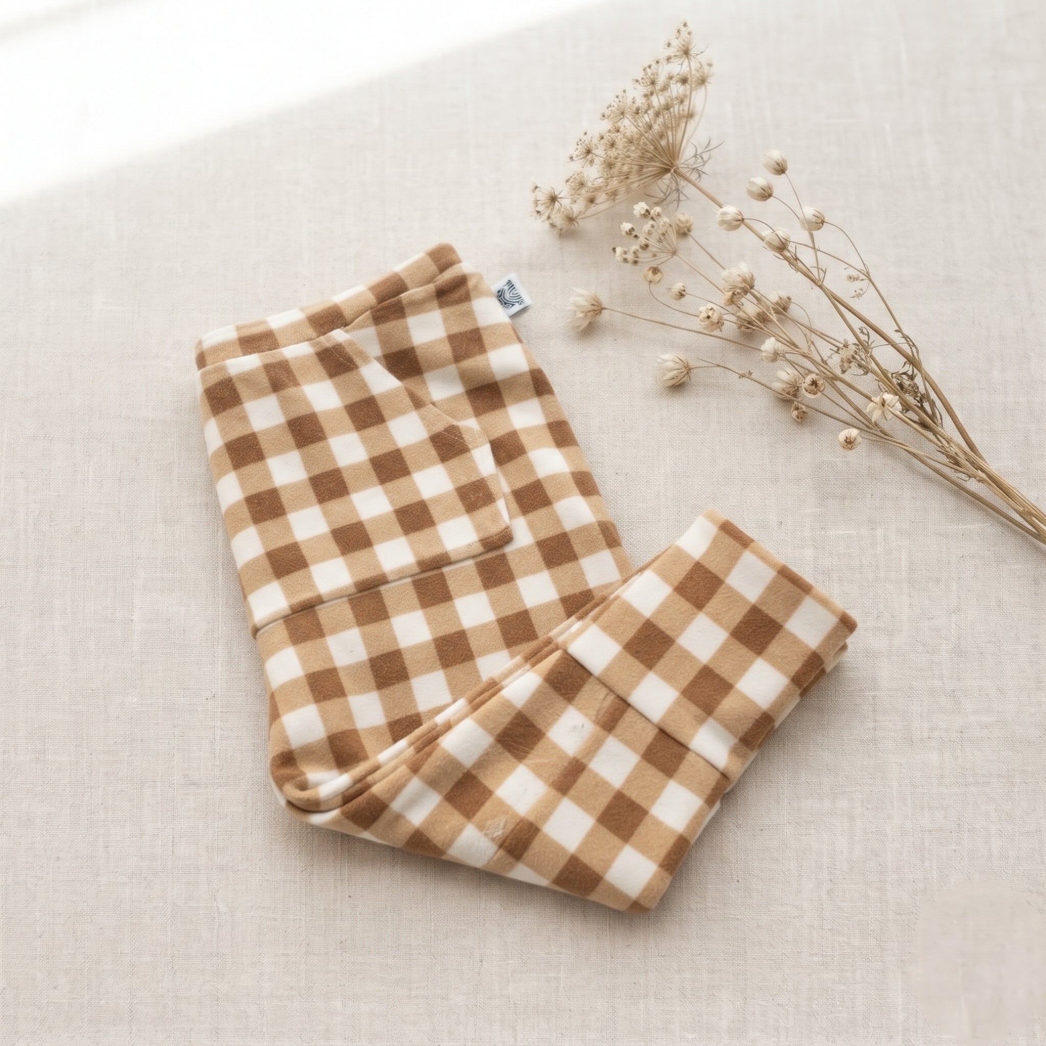 Calça Bolsão Canguru – Cotton Adapt | Vichy Marrom Clássico