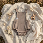 Jardineira Romper - Algodão Premium | Caqui
