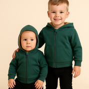 Jaqueta_Beb_Infantil_Com_Capuz_e_Forro_Peluciado_Grosso_Areia_Claro_Cor_Externa_Verde_Murano  irmaos usando juntos