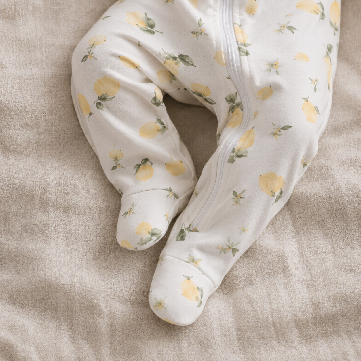 Macacão Recém-Nascido a 3 Meses Means Love Baby Lemons pezinhos