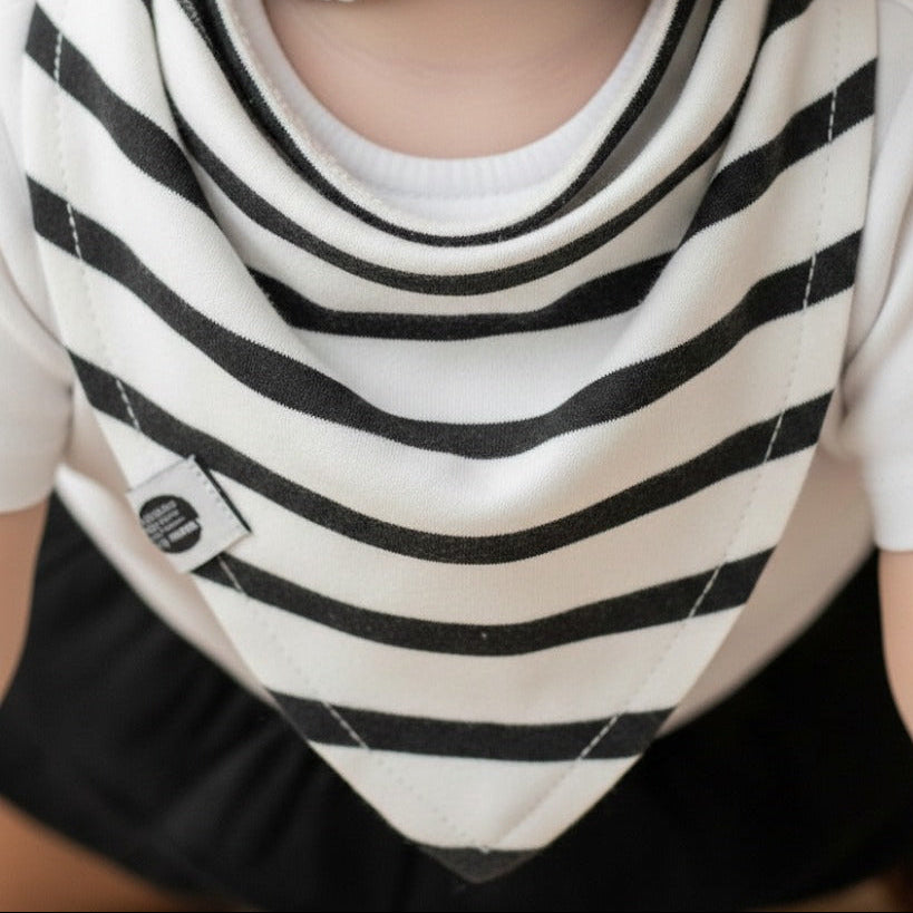 Bandana Babador Bebê Unissex - Algodão Premium Estampa Exclusiva | Listras Pretas