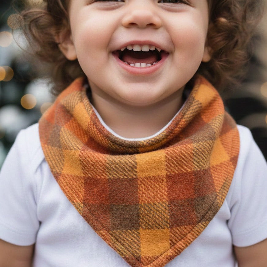 Bandana Babador Bebê Unissex – Algodão Stretch Estampa Exclusiva | Checkered Outonal