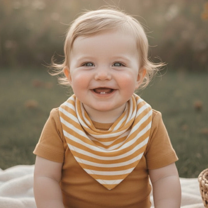 Bandana Babador Bebê Unissex –  Malha Algodão Estampada Exclusiva | Listras Horizontais Mostarda