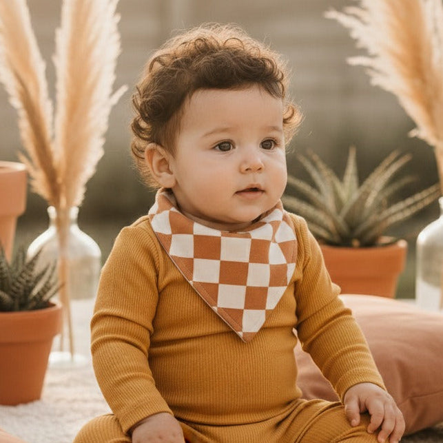 bandana-babador-bebe-unissex-estampada-exclusiva grid plaid marrom