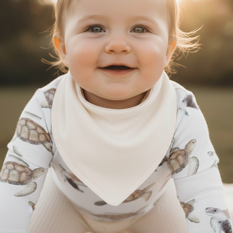 bandana_babador_bebe_algodao_premium_liso_off_white_forro_atoalhado2