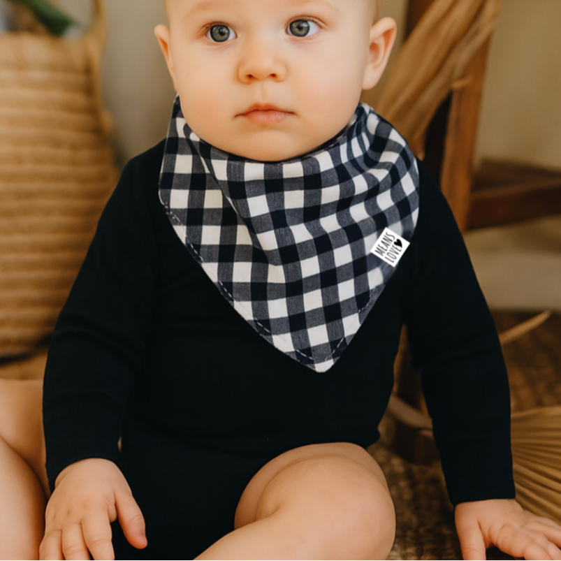 bandana_babador_bebe_xadrez_preto2.png