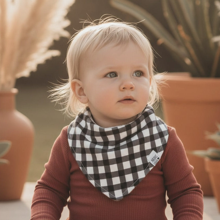 bandana_babador_bebe_xadrez_preto means love baby 