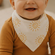 Bandana Babador Bebê Unissex – Algodão Premium Estampa Exclusiva | Sol Brilhante