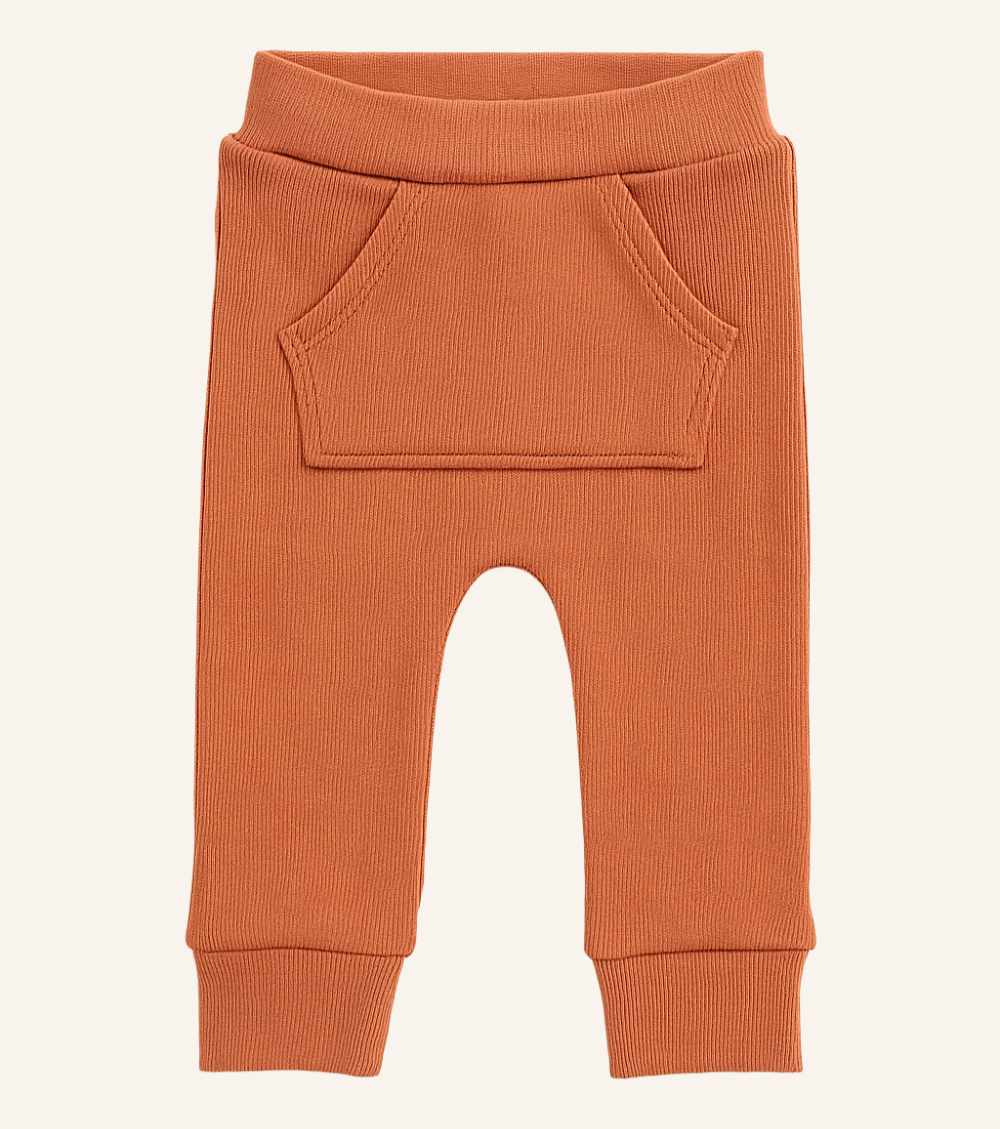 calca_bebe_infantil_bolsao_canguru_canelada_premium_lisa_unissex_-_ferrugem.png