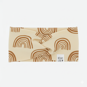 faixinha tiara de cabelo bebe estampa exclusiva arco iris marrom fundo bege detalhe catalogo