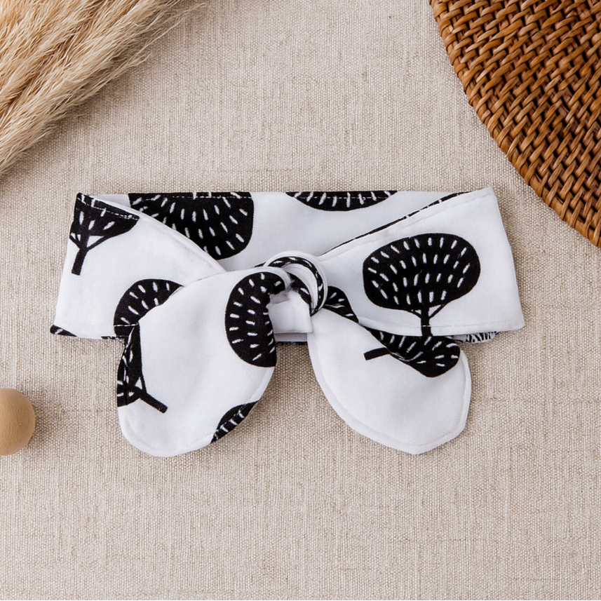 Laço de Cabelo Infantil Regulável – Algodão Estampa Exclusiva | Árvores Boho Minimalista
